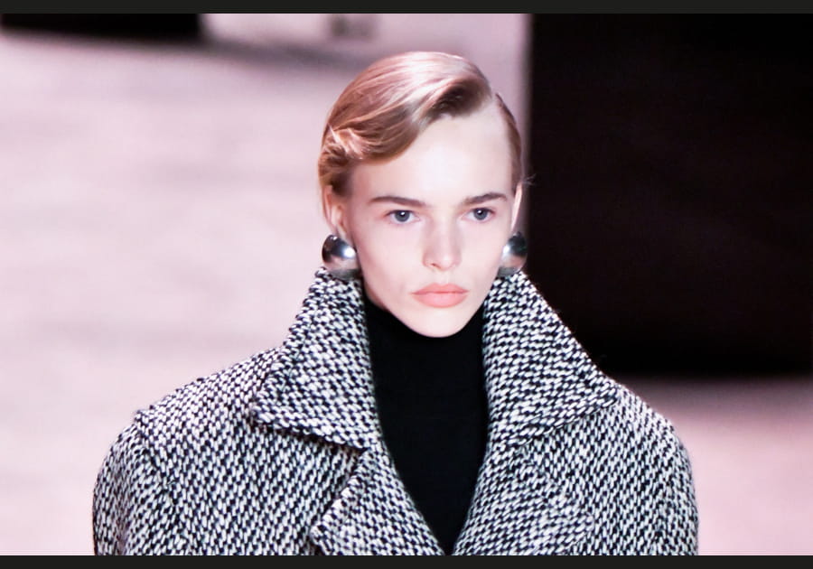 Les cheveux structur&eacute;s de Saint Laurent