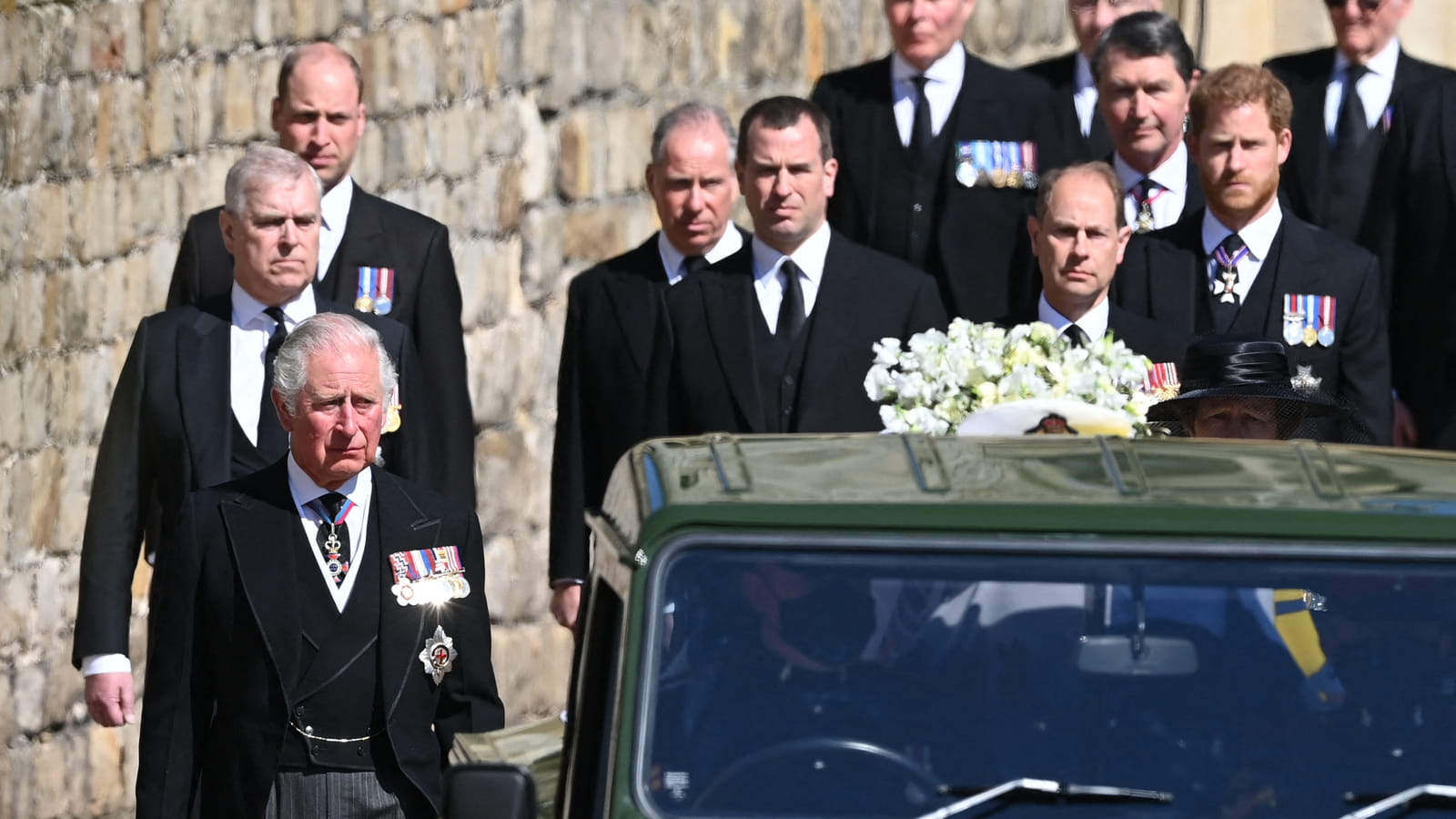 William, Andrew, Charles, Peter Philips, Tim Laurence, Harry et David Armstrong-Jones