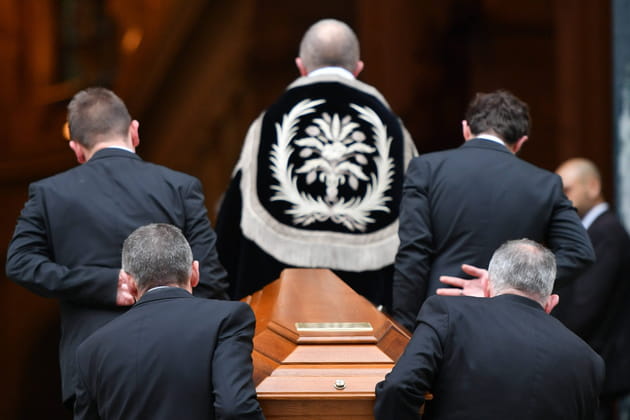 Obsèques de Niels Arestrup : Sa femme, Patrick Bruel, Macha Méril et les VIP font leurs adieux - PHOTOS