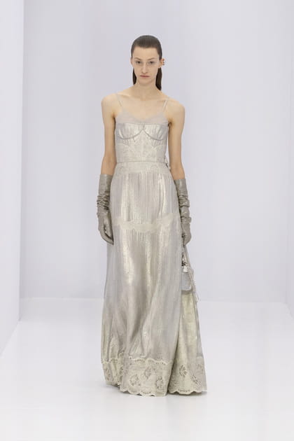 Look 2 du défilé Fendi