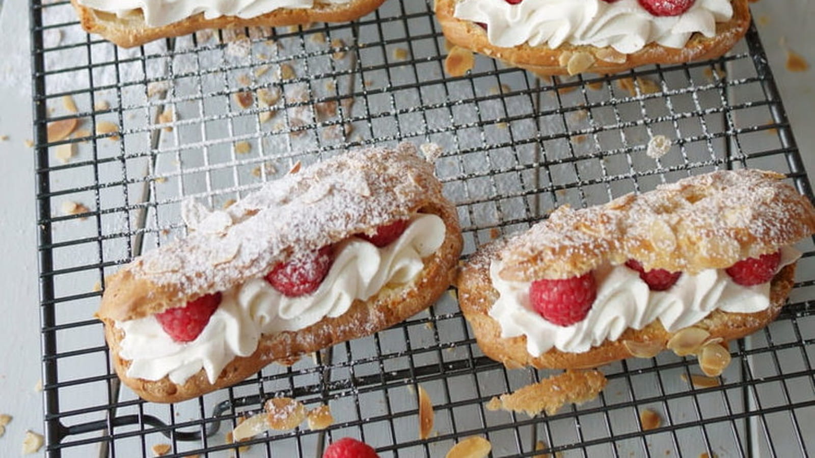 Éclairs à la framboise et chantilly