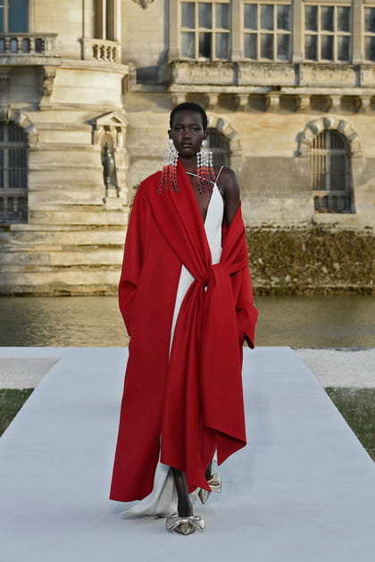 Look 33&nbsp;du d&eacute;fil&eacute; Valentino haute couture automne-hiver 2023-2024