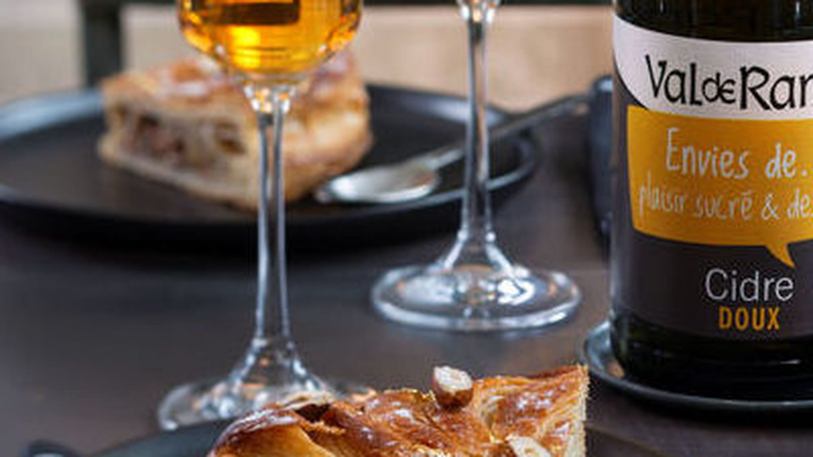 Galette des rois à la cardamome et noisettes