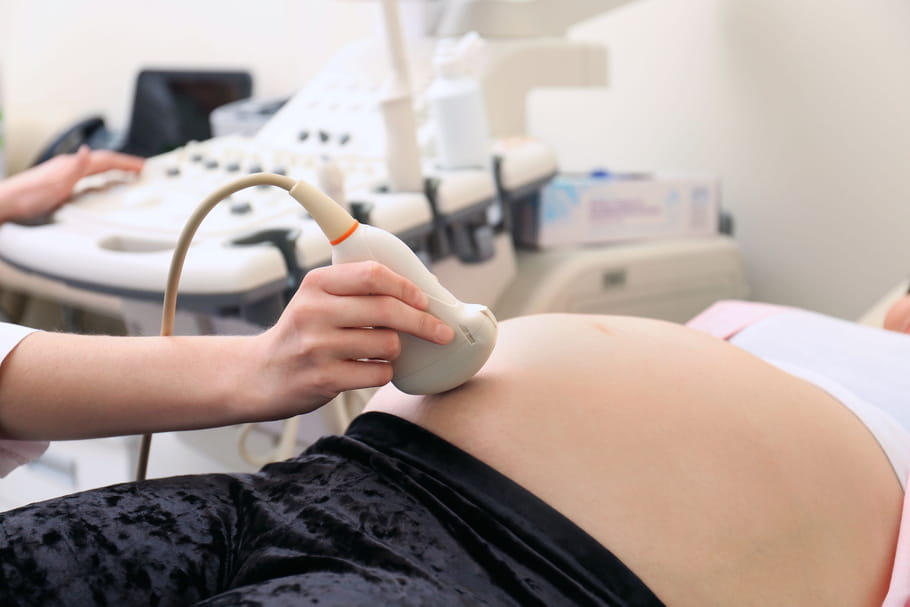 Echographie de grossesse : à quel mois, à quoi servent-elles, prix ?