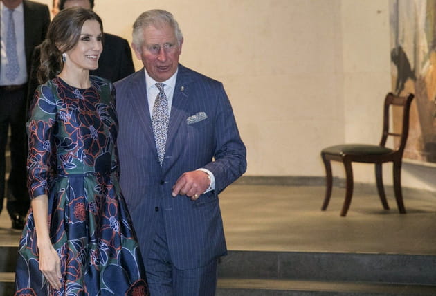 La Reine Letizia d'Espagne et le Prince Charles &agrave; une exposition londonienne