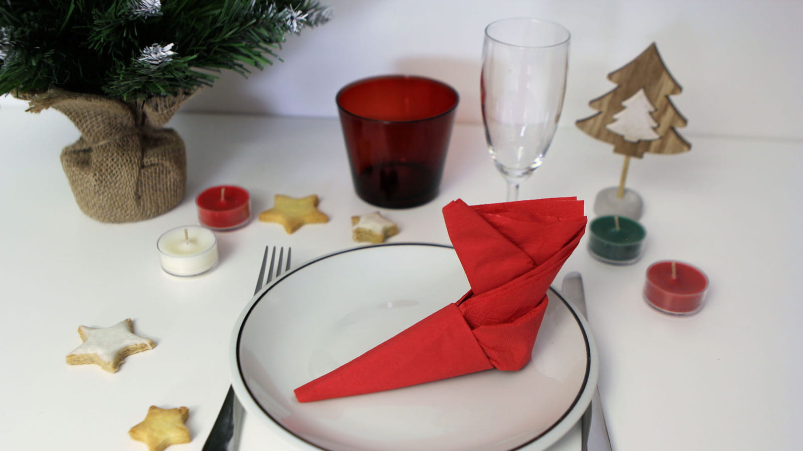 Pliage de serviette botte de lutin 