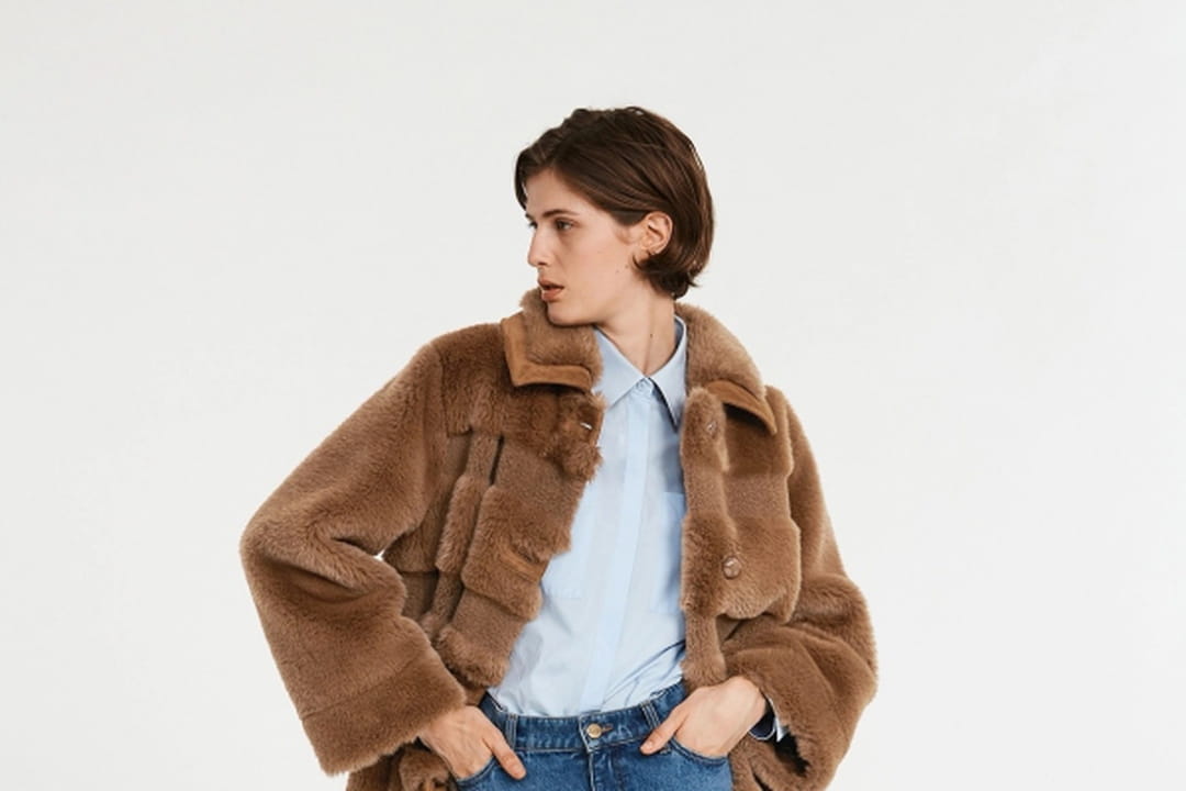 Manteau en fausse fourrure ?� col surdimensionn?�