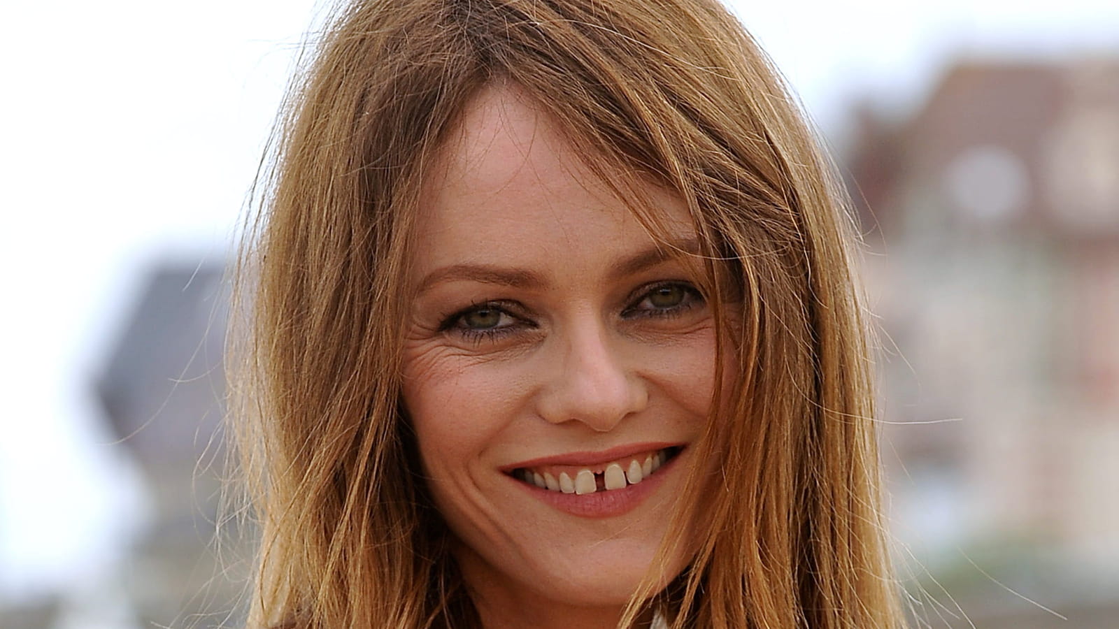 Cheveux blonds cendrés