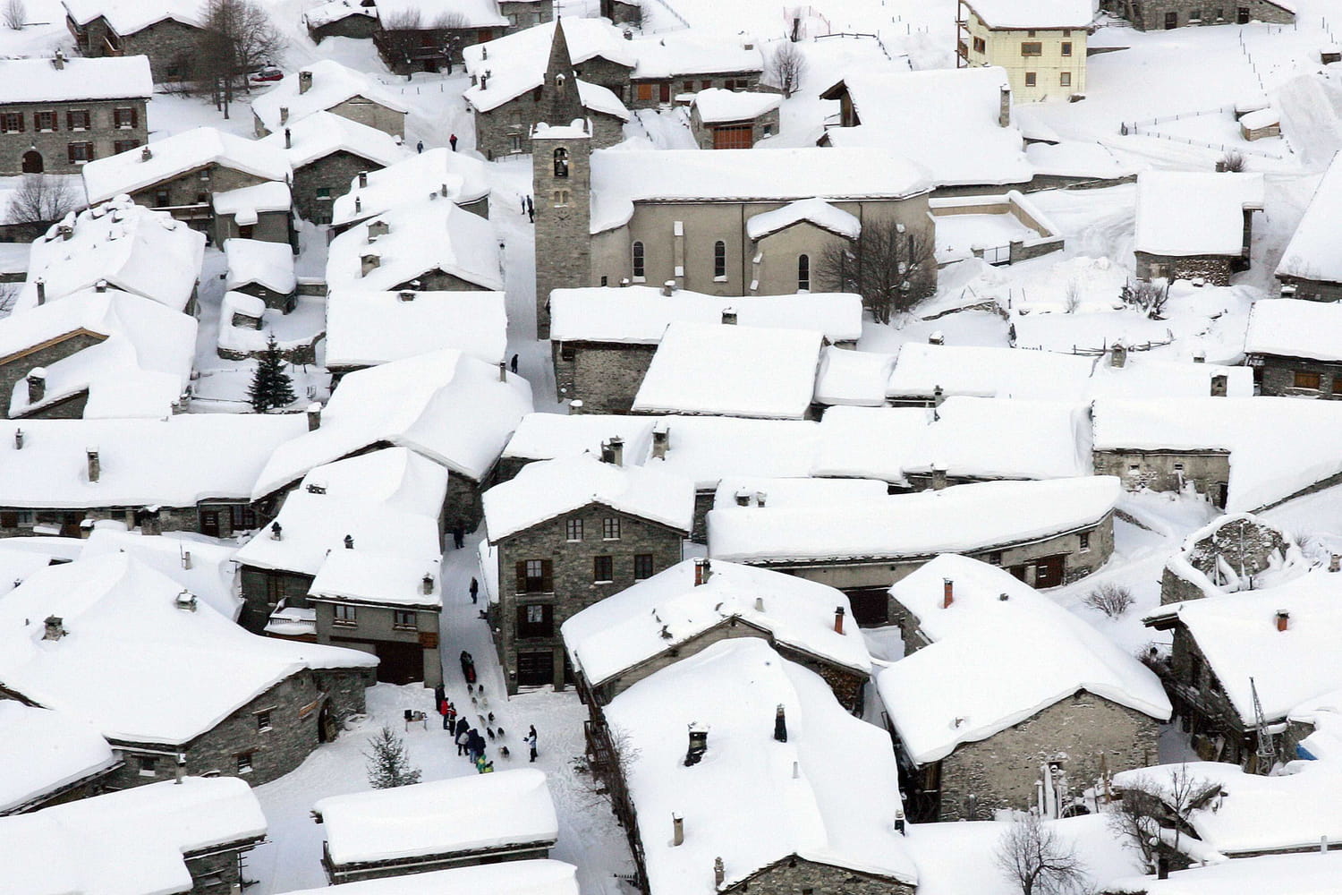 An evil village in the Alps? Since 1857, the legend has endured… An evil village in the Alps? Since 1857, the legend has endured…