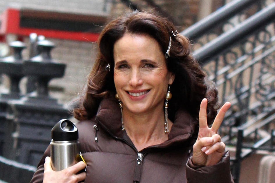 Andie MacDowell, gracieuse avec son brushing des ann&eacute;es 90