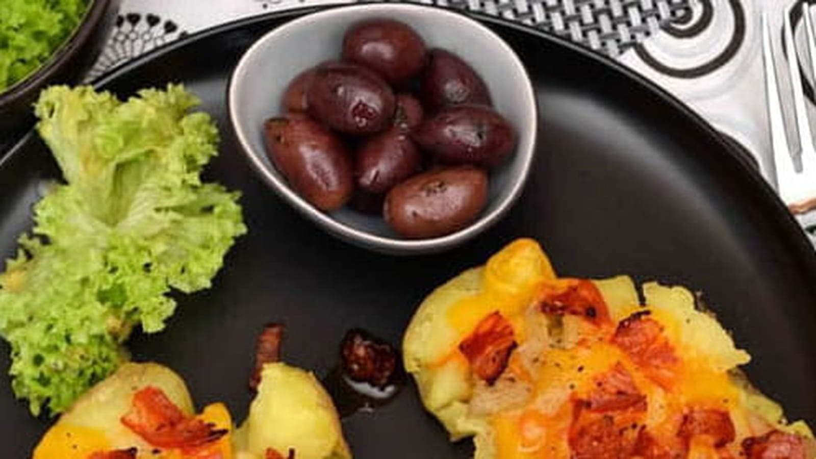 Pommes de terre "tapées" au chorizo et cheddar