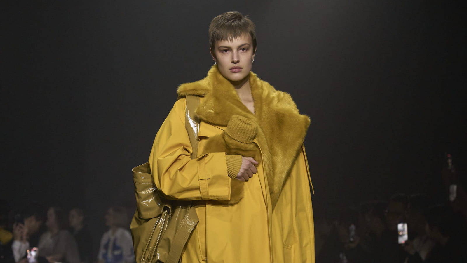 Look 16