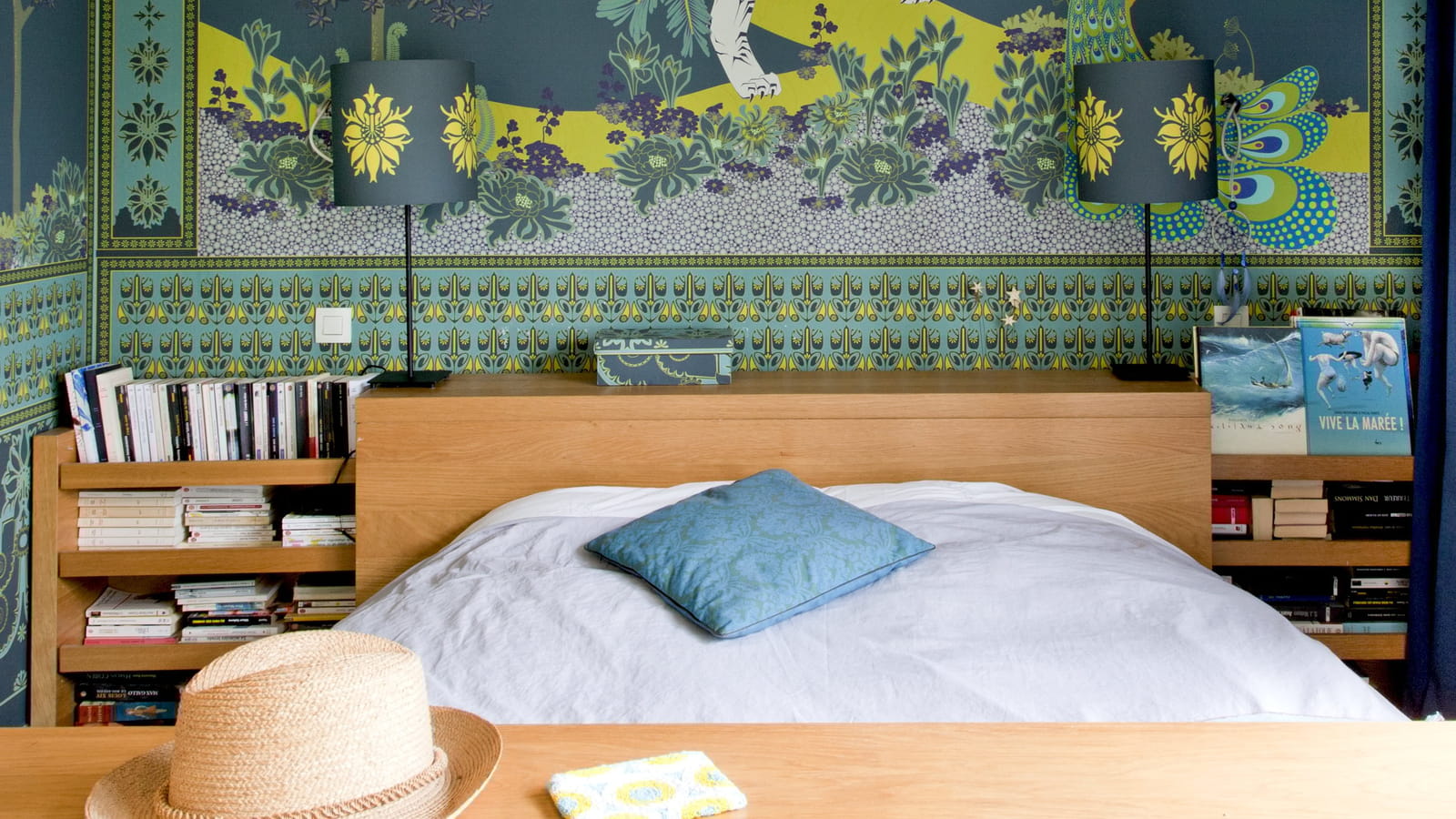 Tête de lit en bois bibliothèque