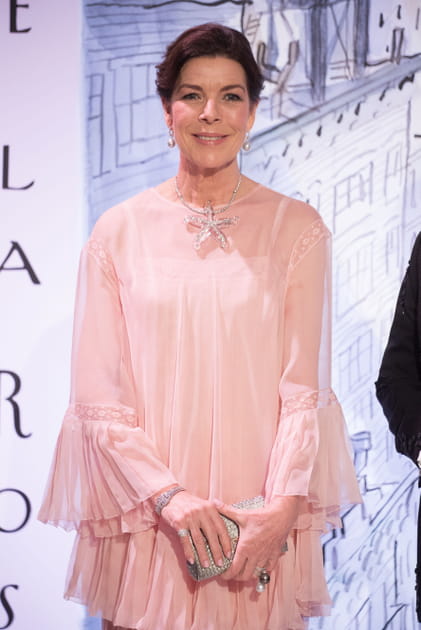 Caroline de Monaco tout de rose v&ecirc;tue