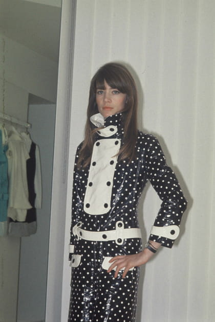 Françoise Hardy en total look noir et blanc à pois Courrèges