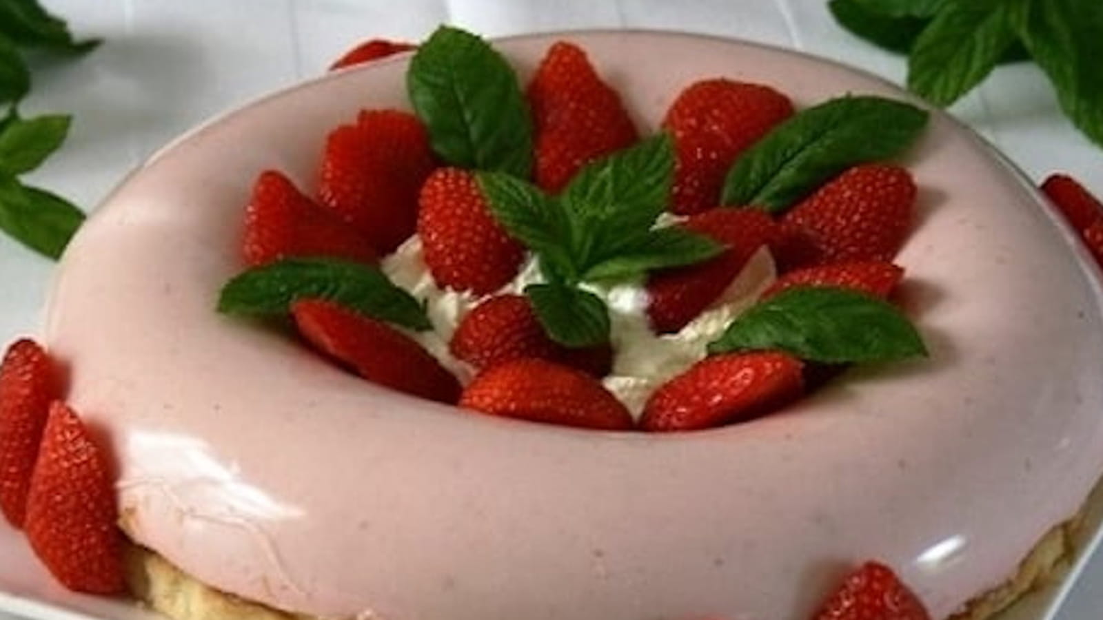Tarte sablée à la panna cotta de fraises et sa compotée de rhubarbe, Bio, sans oeufs, gluten