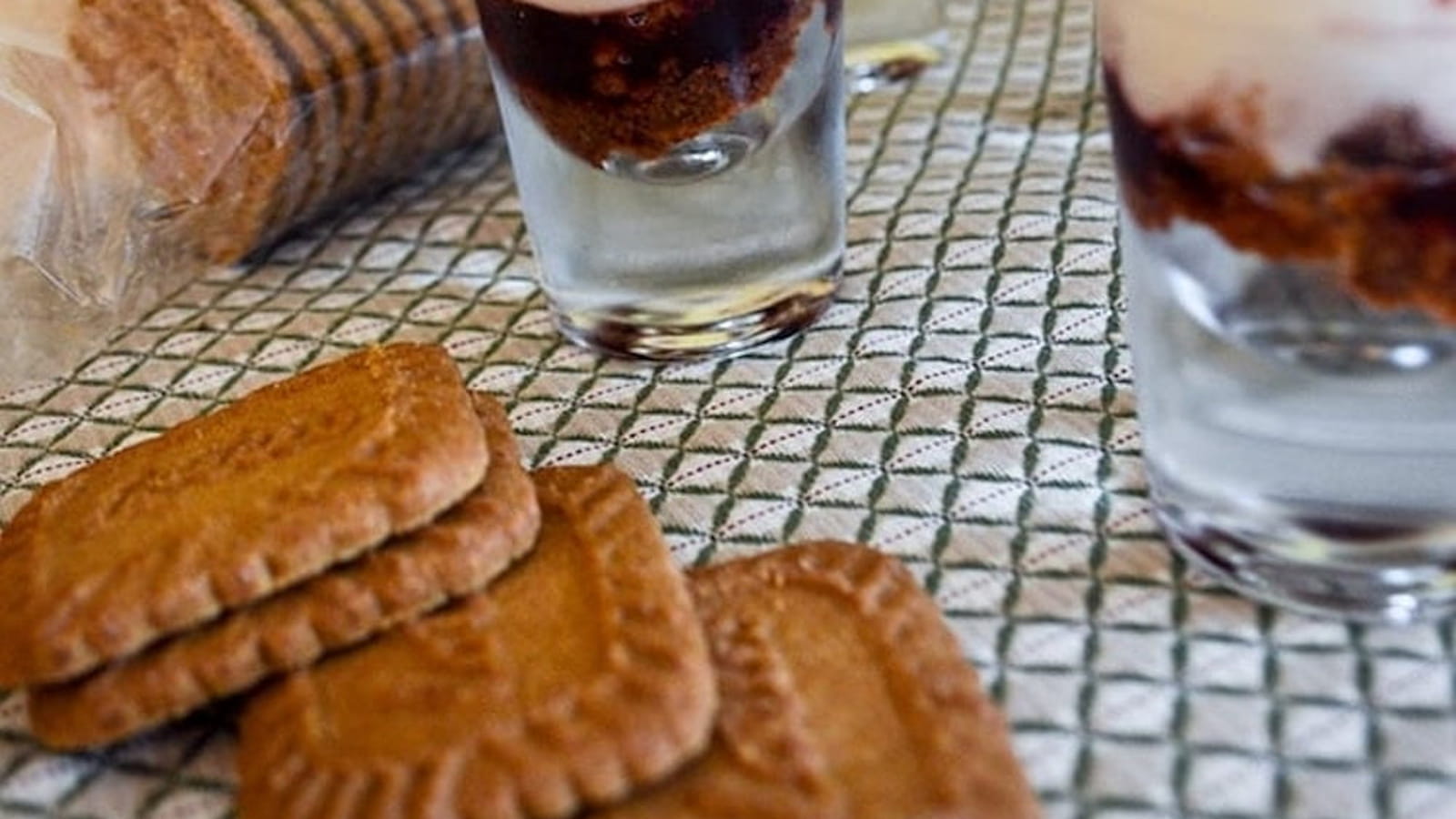 Verrines façon cheesecake cerises et spéculoos
