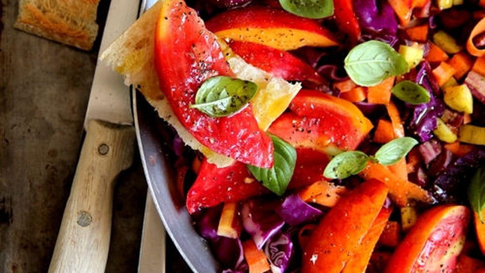 Salade estivale tomates, nectarines et carottes