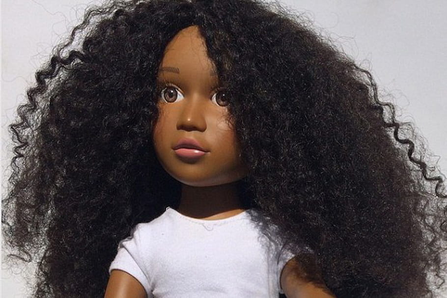 Angelica Doll : une mère crée une poupée noire aux cheveux crépus pour sa fille