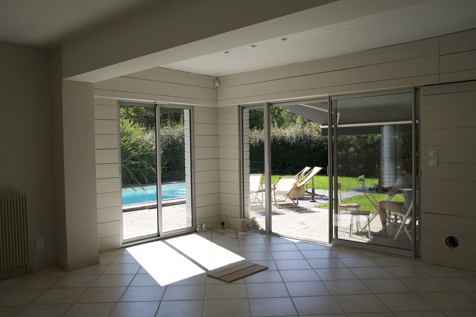 Avant&nbsp;: un salon sombre et froid