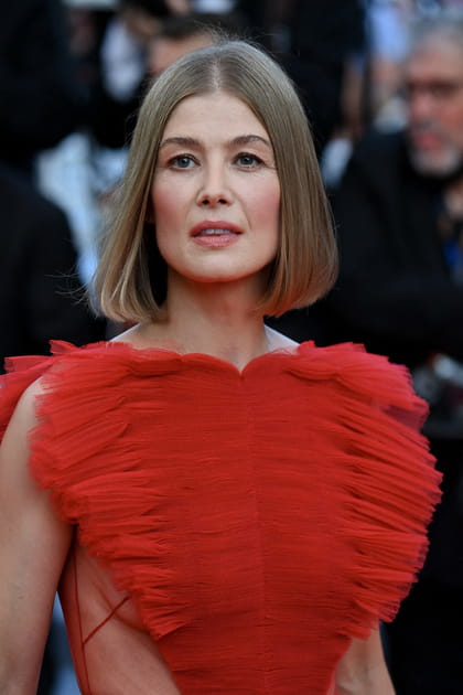 Frange de star&nbsp;: Rosamund Pike sans frange