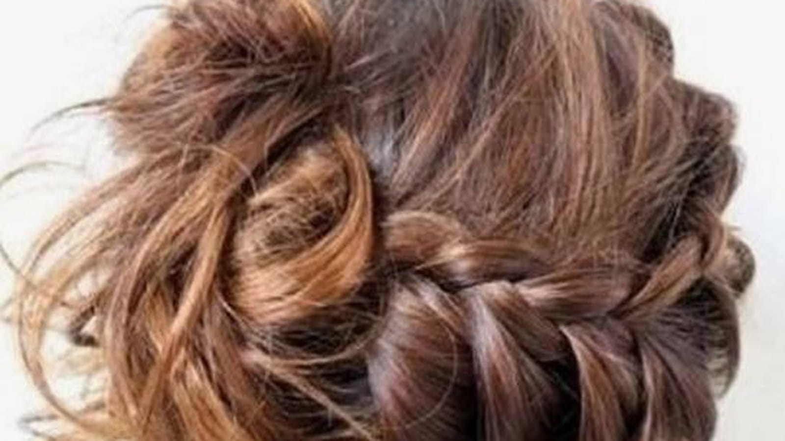 Messy bun tressé