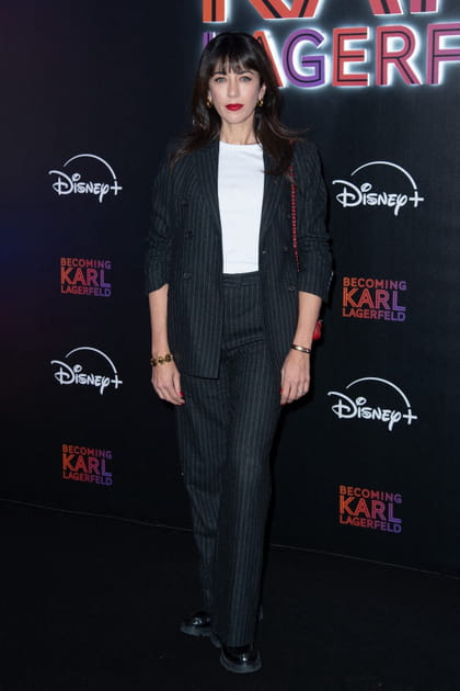 Nolwenn Leroy en ensemble blazer à rayures