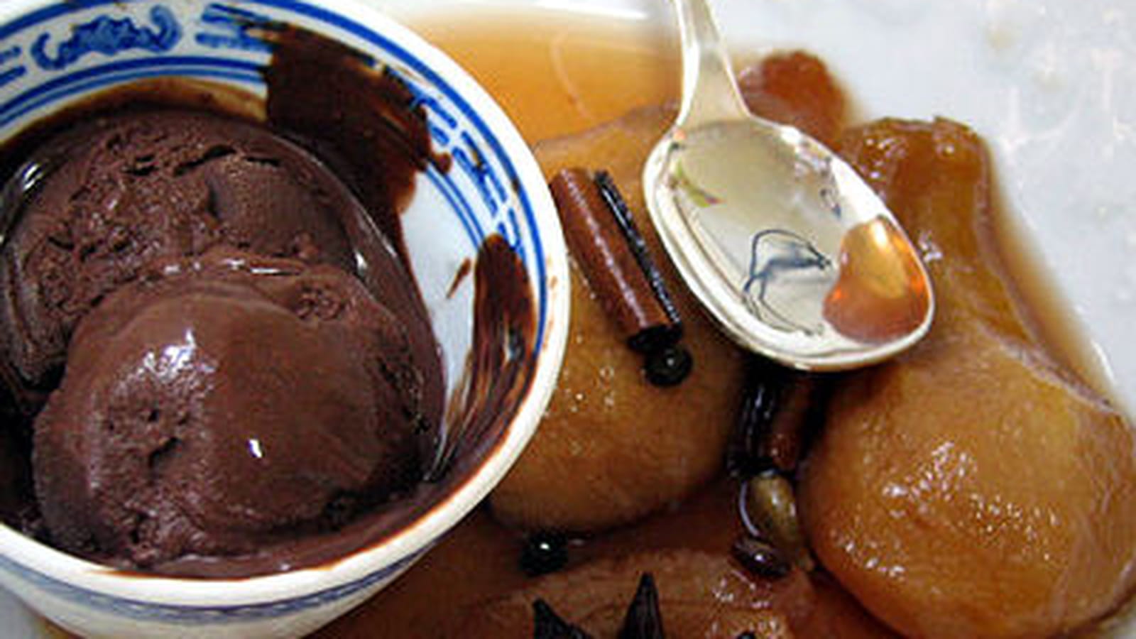 Poires au Banyuls, sorbet chocolat