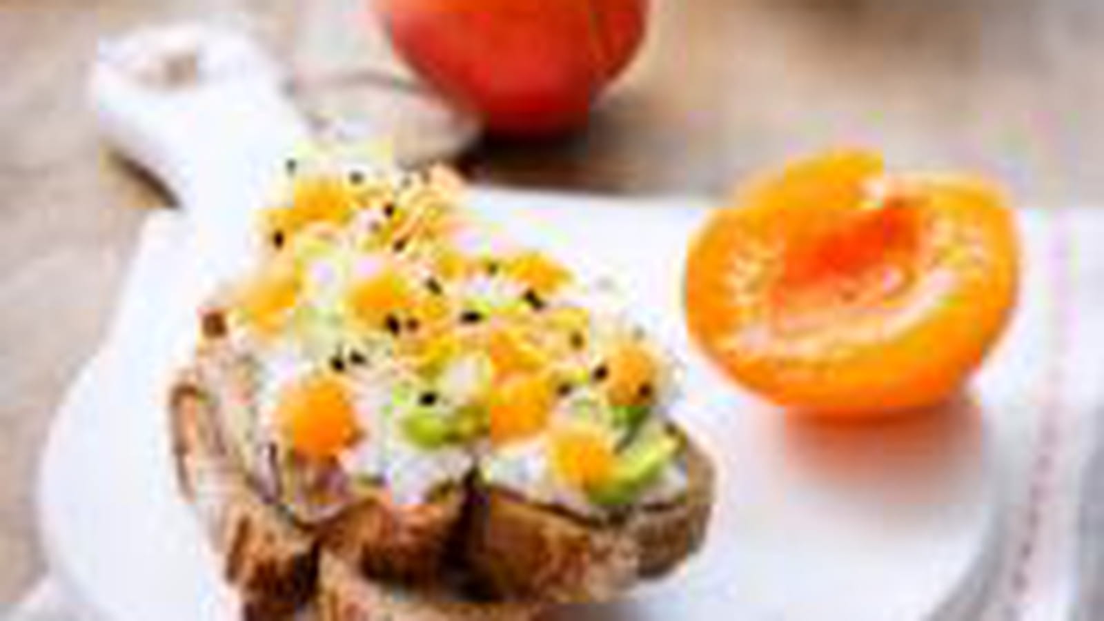 Tartine chèvre-abricot
