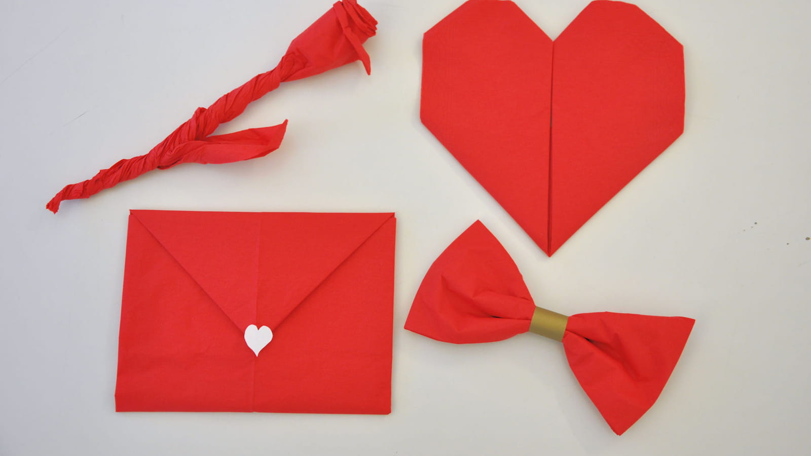 Pliages de serviette Saint-Valentin