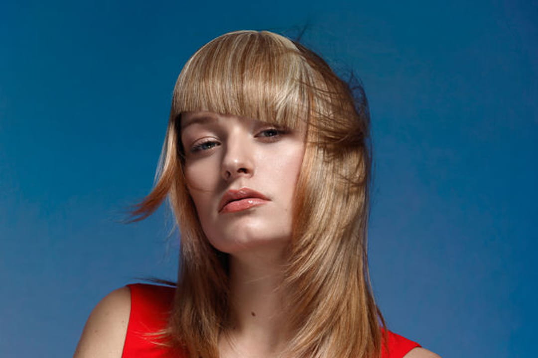 Cheveux longs avec frange