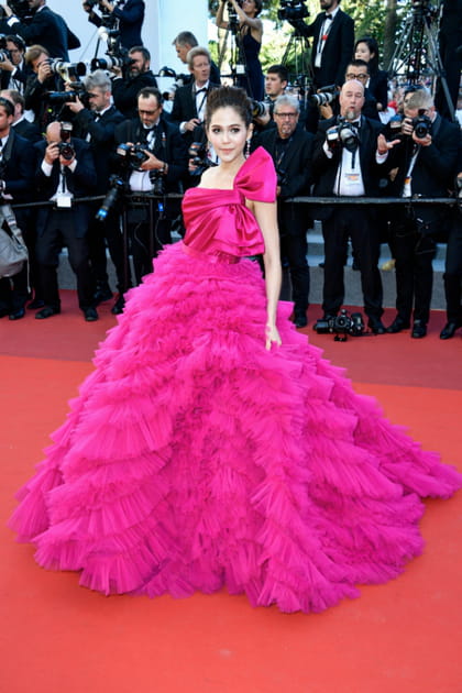 Araya Hargate en robe rose