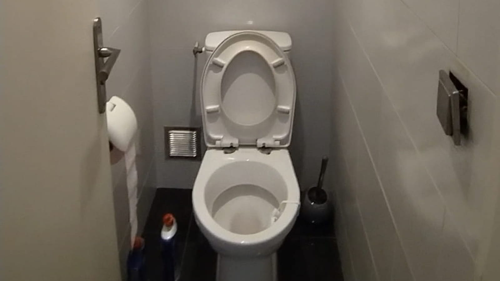Cabinet de toilettes avant