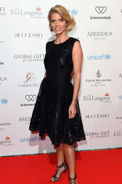 Sylvie Tellier en robe noire évasée