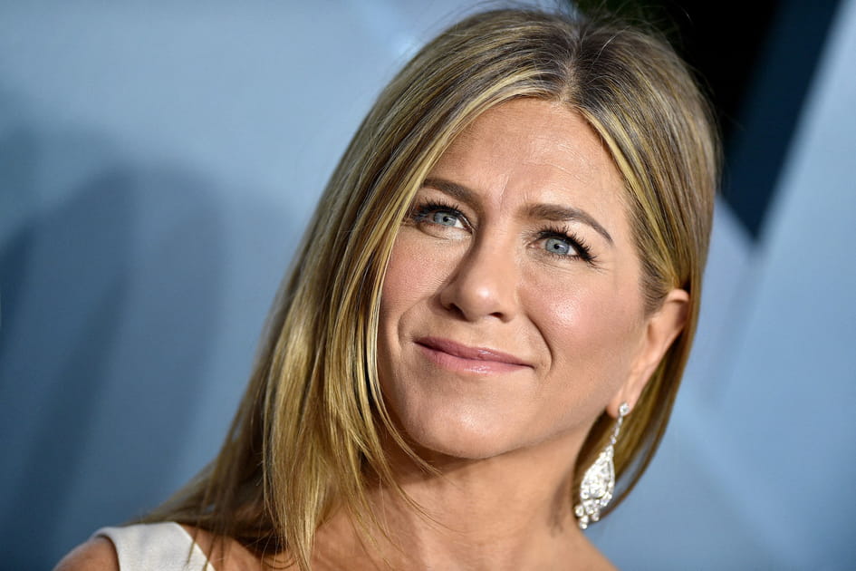 Raie au milieu et d&eacute;grad&eacute; de Jennifer Aniston