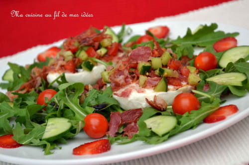 Mozzarella di buffala garnie au concombre, tomates cerise et pancetta croustillante