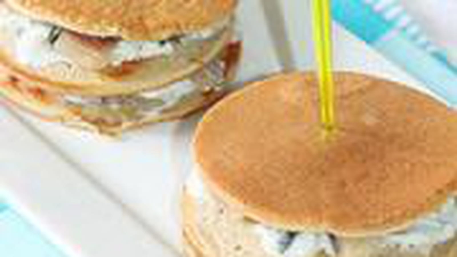 Blinis façon millefeuille hareng fumé