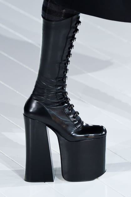 Les chaussures improbables du d&eacute;fil&eacute; Marc Jacobs