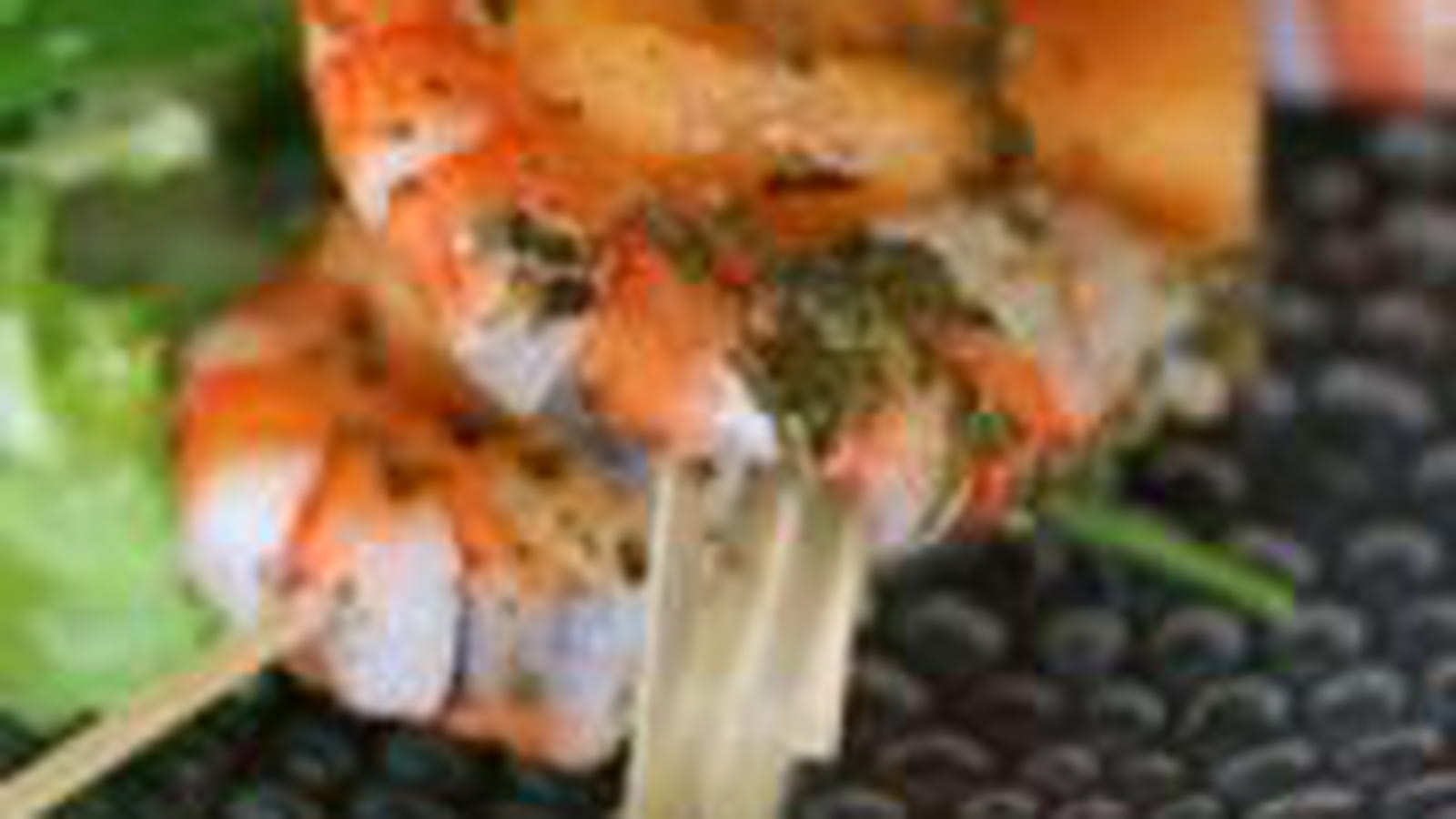 Brochette crevette-melon au pesto