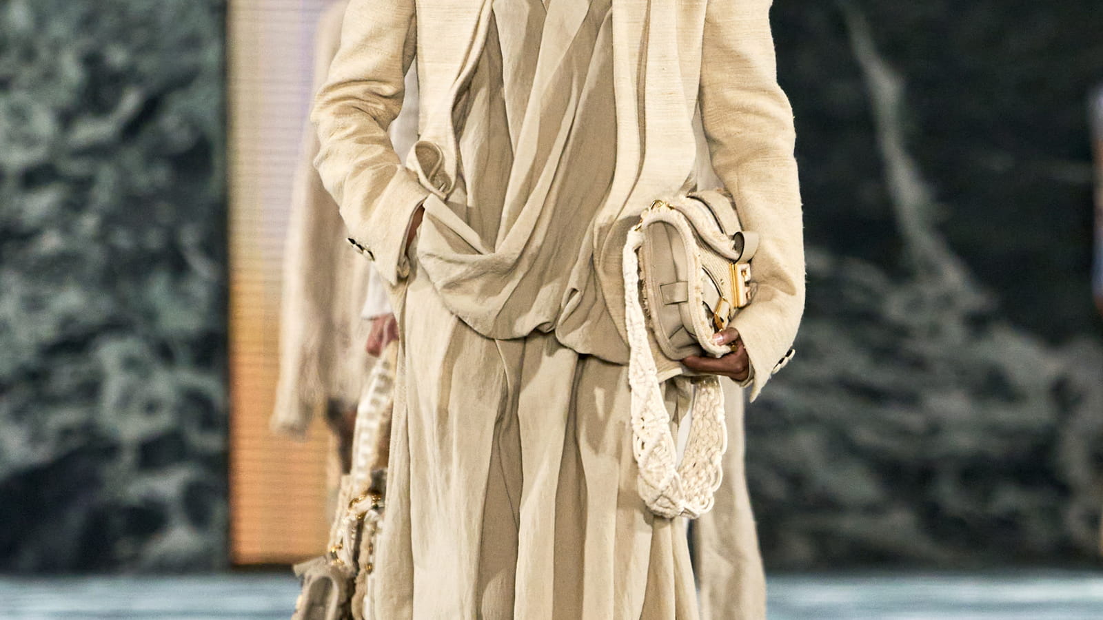 Look 32