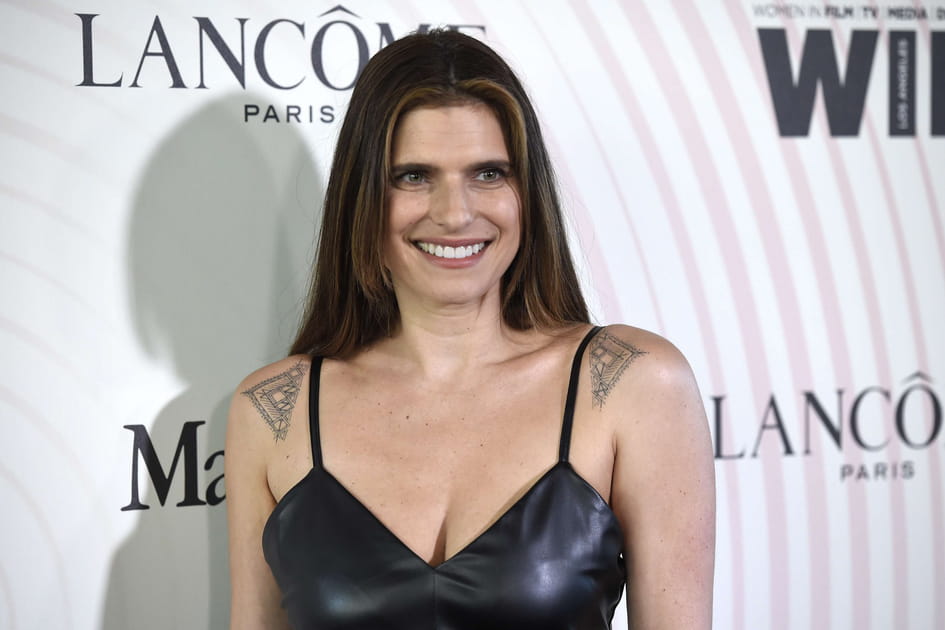 Les tatouages g&eacute;om&eacute;triques sur les &eacute;paules de Lake Bell