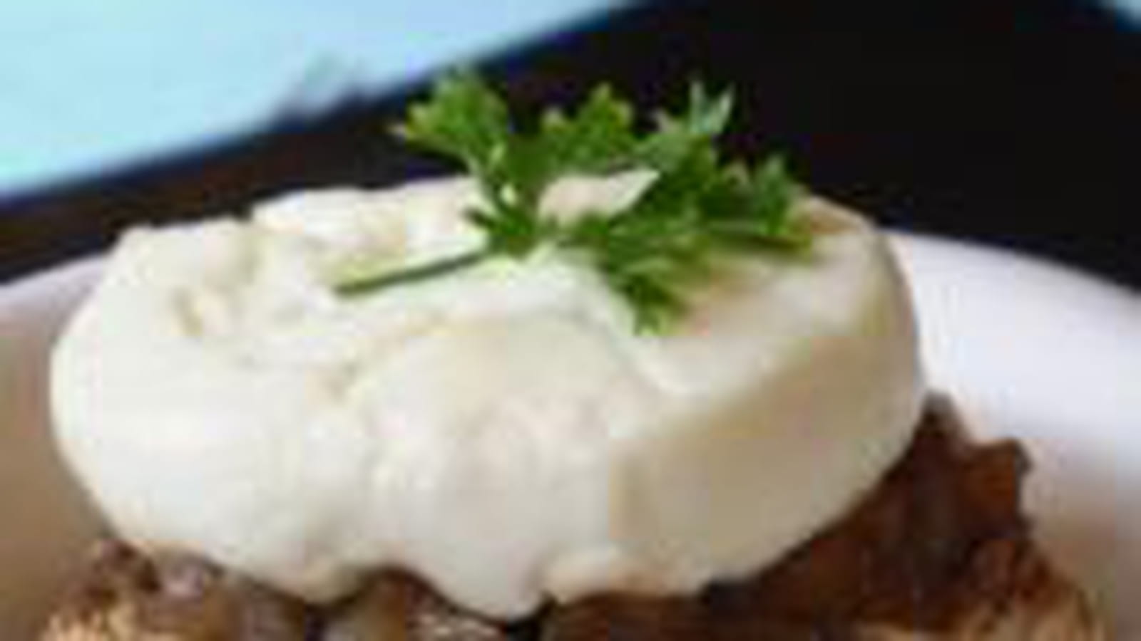 Champignon à la confiture d'oignon, fromage frais