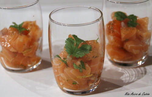 Verrines de tartare de dos de saumon cuit au sel