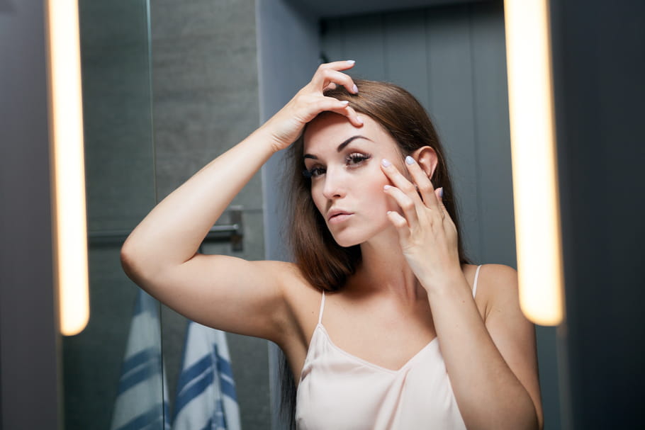 Anti-rides pour les yeux : comment choisir son contour anti-âge ?