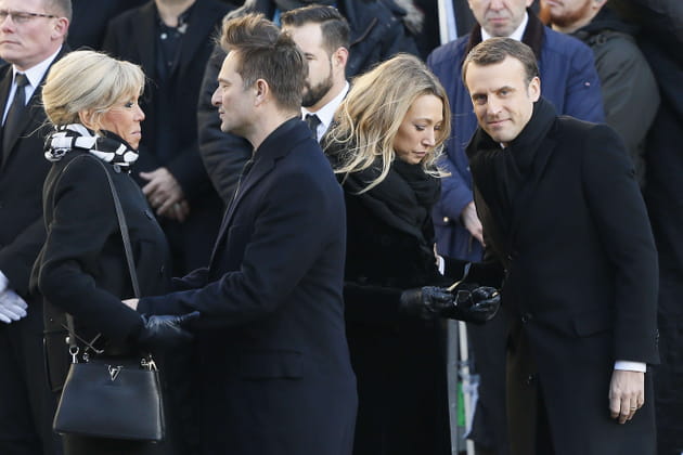 Unis dans la douleur