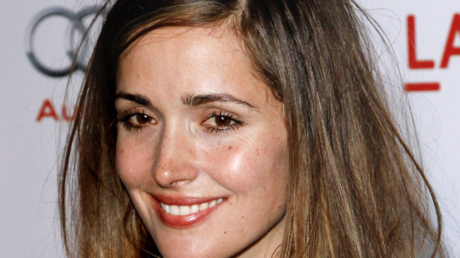 Rose Byrne, cheveux longs