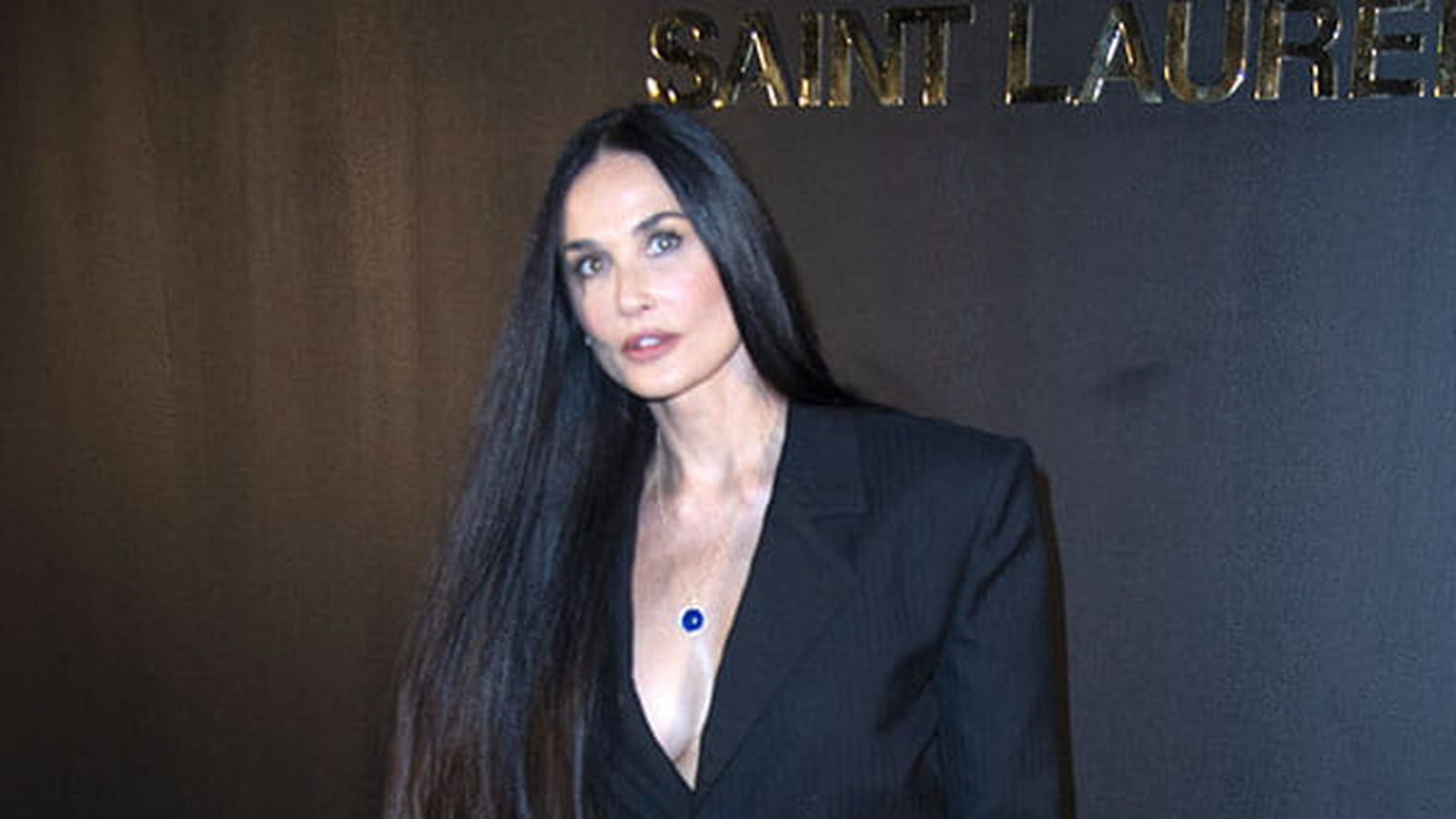 Retour sur la trajectoire mode de Demi Moore en 58 looks qui ont marqué les esprits