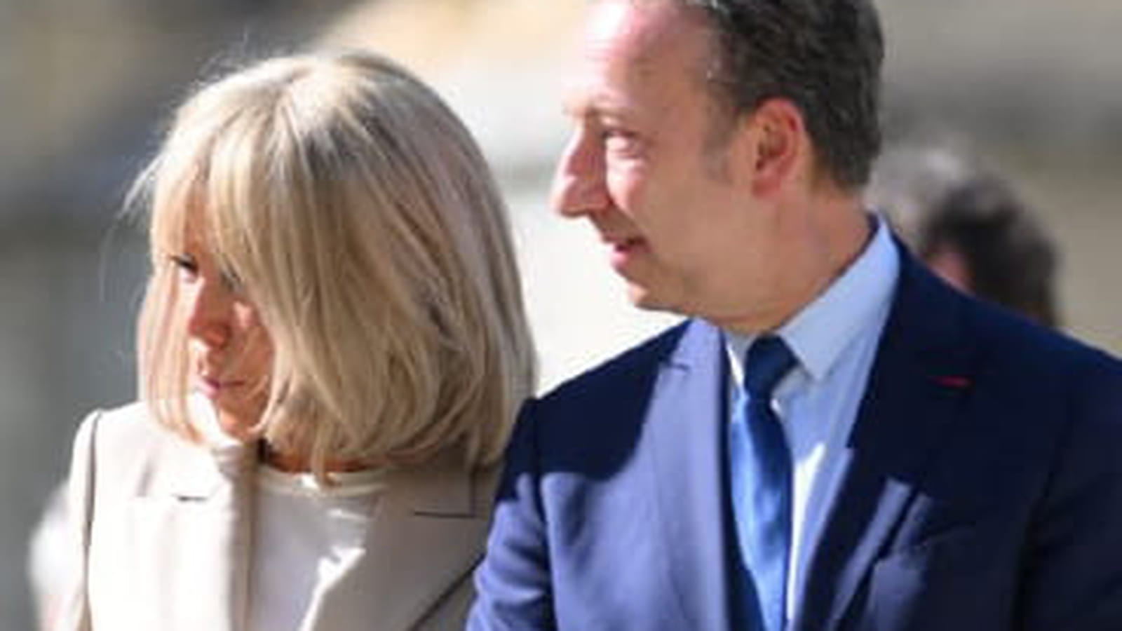 Brigitte Macron s'approprie la tenue parfaite pour l'automne, Charlene de Monaco est éblouissante dans cette robe près du corps