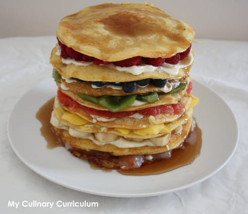 Gâteau de pancakes aux fruits