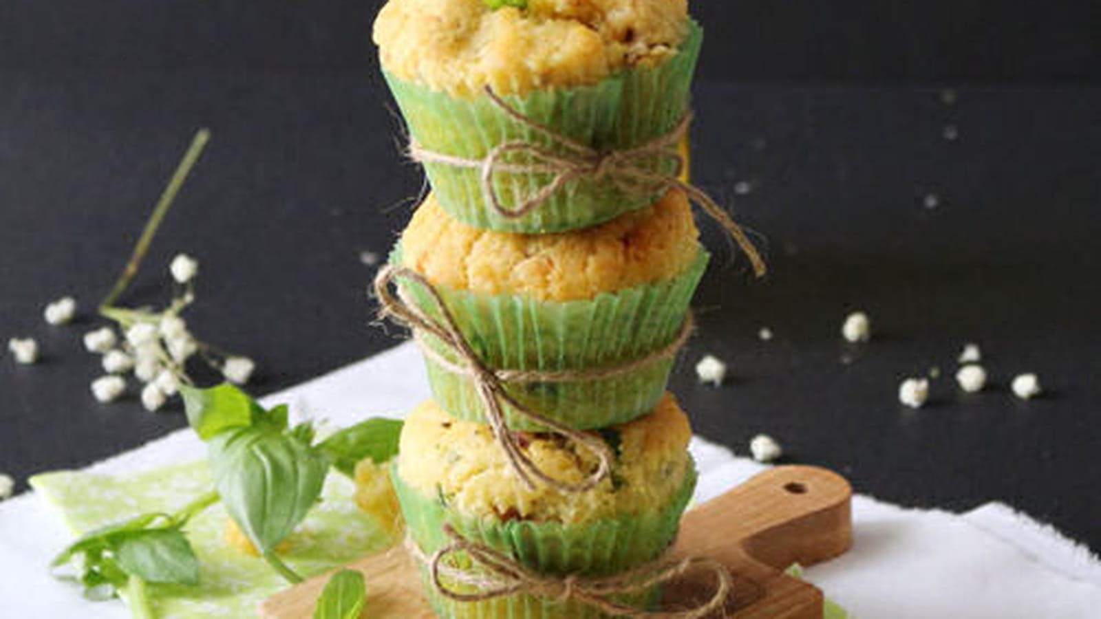 Muffins moelleux au Gorgonzola, mascarpone, jambon cru et tomates basilic
